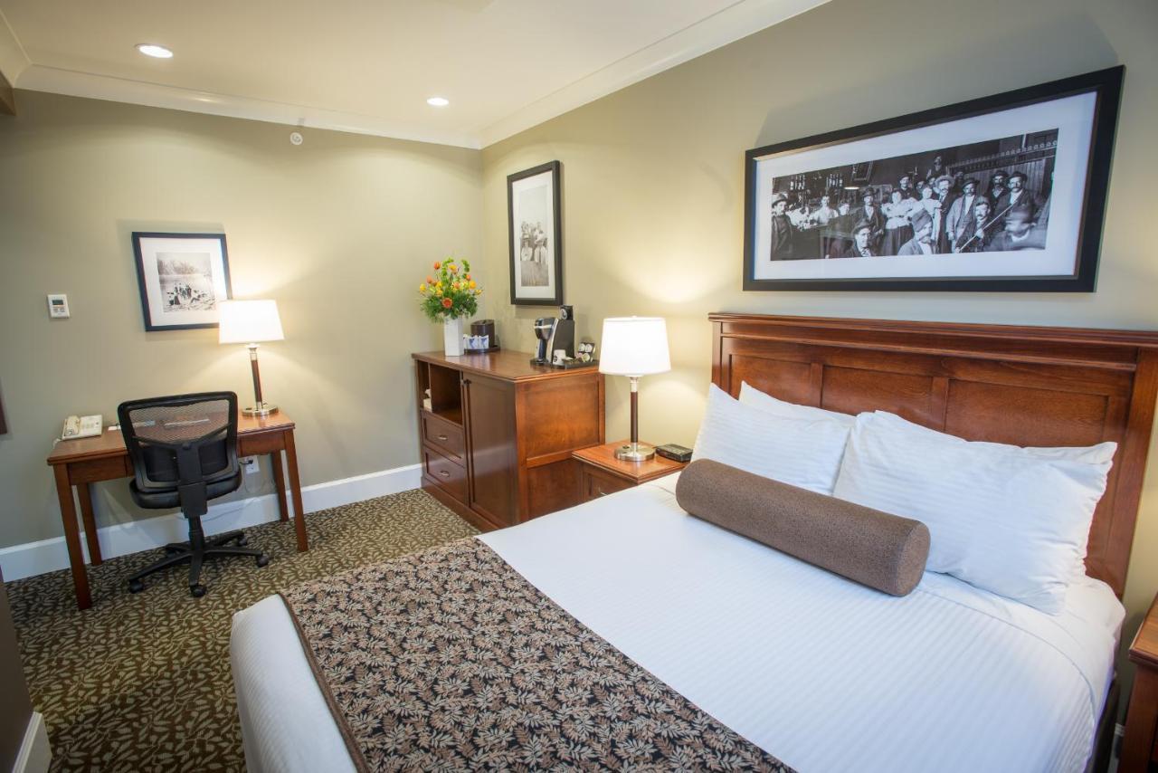 Hotel Hume &