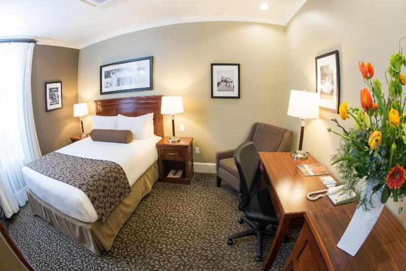 Hotel Hume &