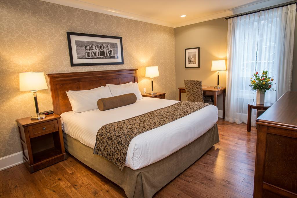 Hume & Hotel Nelson