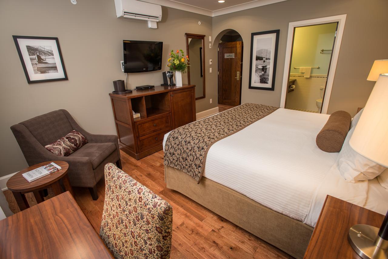 Hume & Hotel Nelson