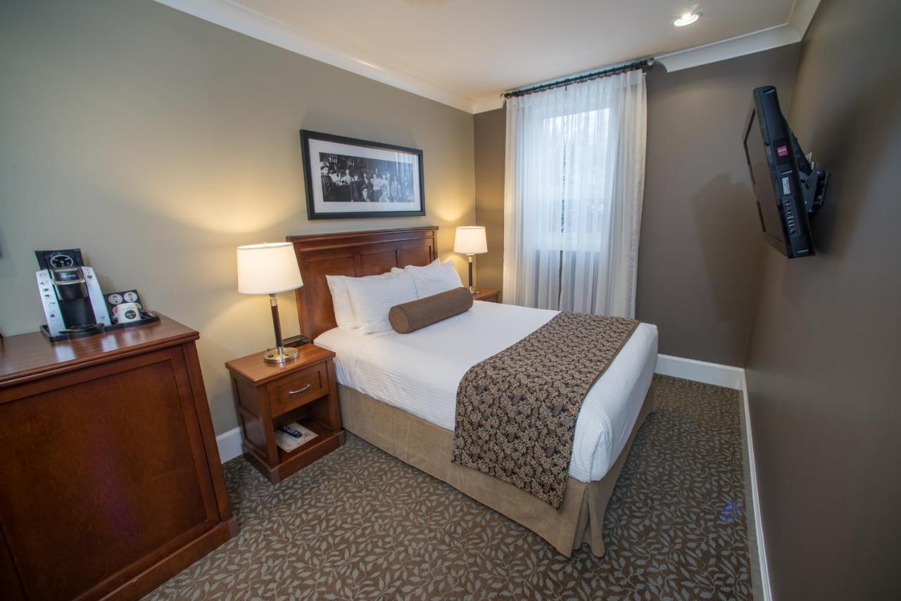 Hume & Hotel