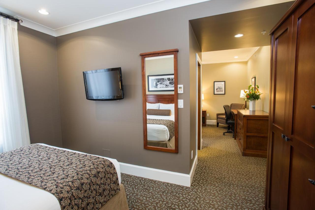 Hotel Hume & 5*